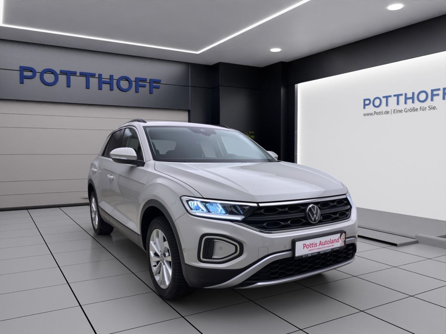 Volkswagen T-Roc 1.5 TSI DSG LIFE - Samsaru's Car Outlet
