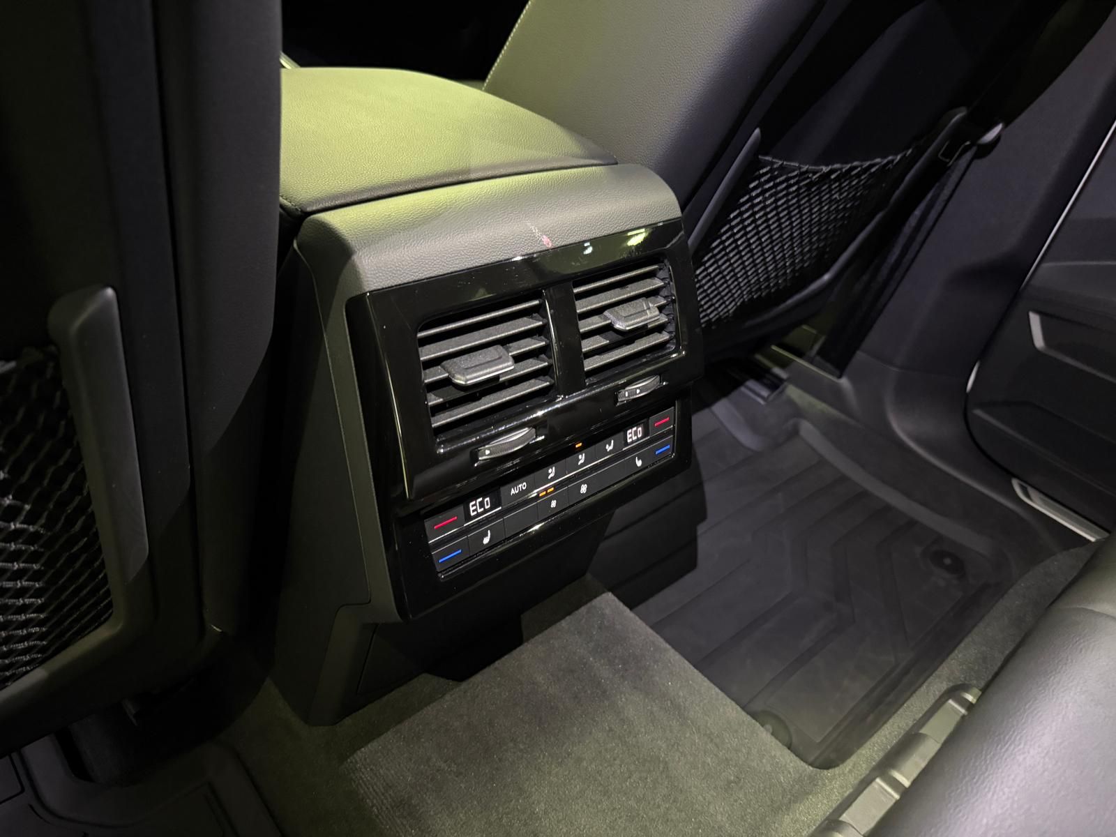 Volkswagen Touareg Elegance 4Motion - Samsaru's Car Outlet
