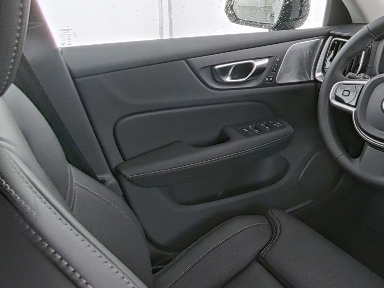 Volvo V60 T8 Ultra Dark Recharge Plug-In Hybrid AWD