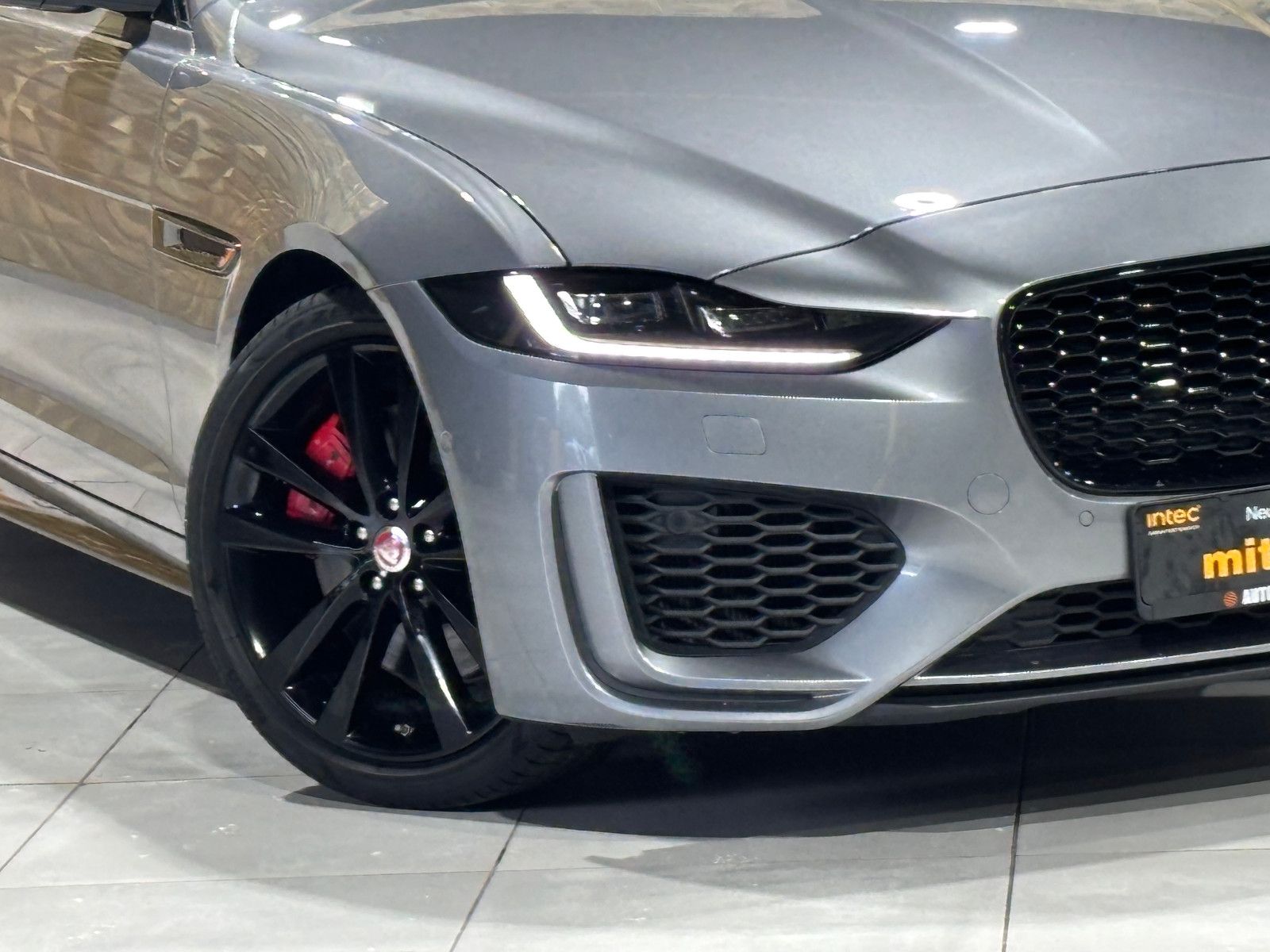 Jaguar XE R-Dynamic Black/360''KAM/PANO/EXCLUSIV/MERIDI