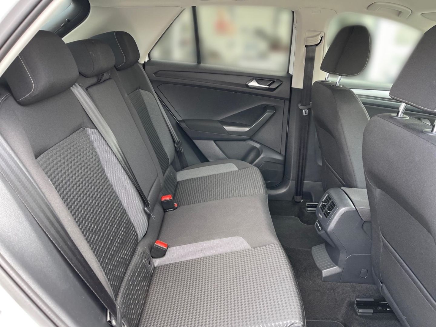 Volkswagen T-Roc Active 2.0 TDI DSG - Samsaru's Car Outlet