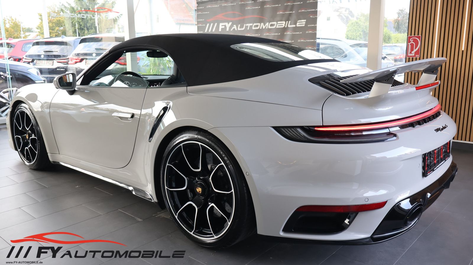 Porsche 992 Turbo S Cabriolet Lift* Keramik* Garantie*