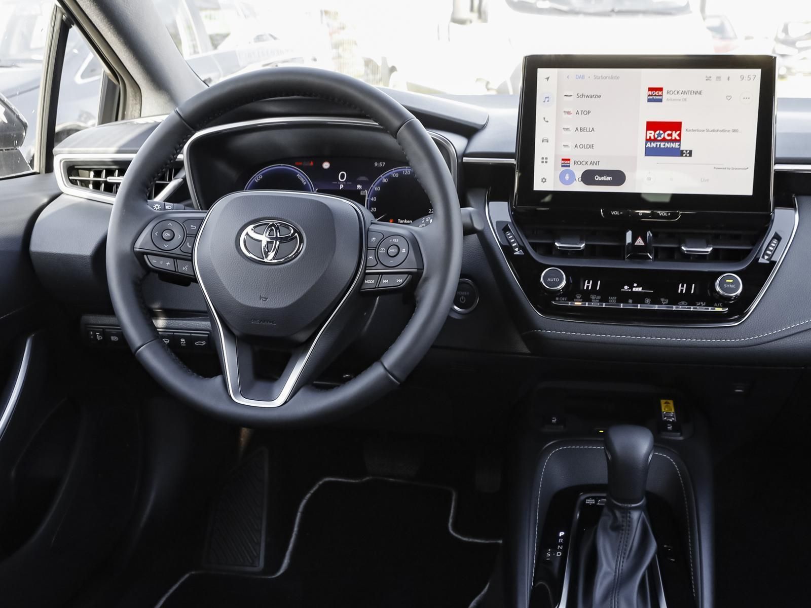 Toyota Corolla TS 1.8 Hybrid Black&White NAVI SHZ PDC B