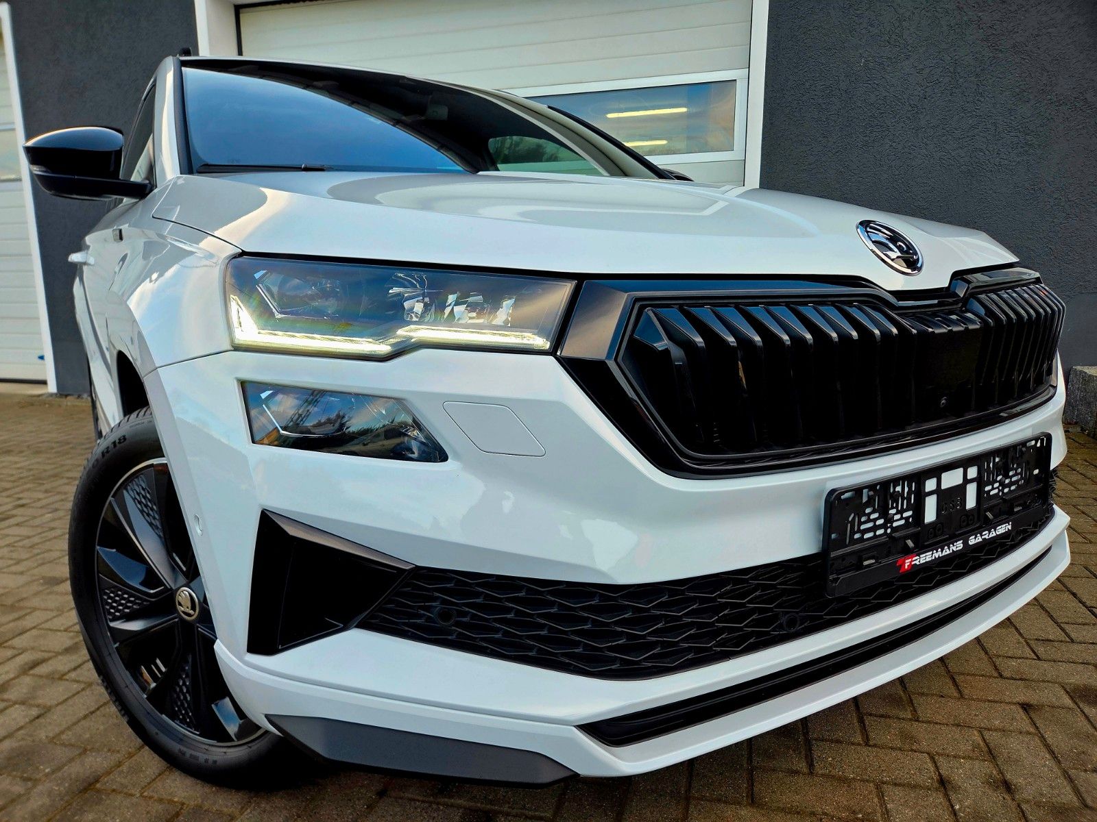 Skoda Karoq Sportline 4x4 DSG*STHEIZ*AHK*VOLL*WG-2029*