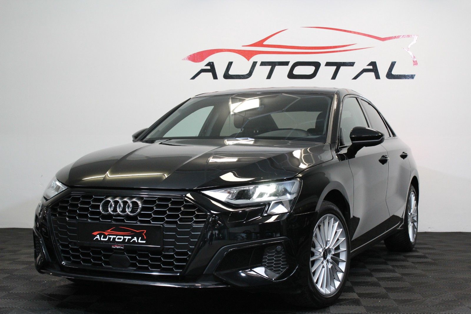 Audi A3*Limousine*30 TFSI*Advanced*Automatik*LED*Navi