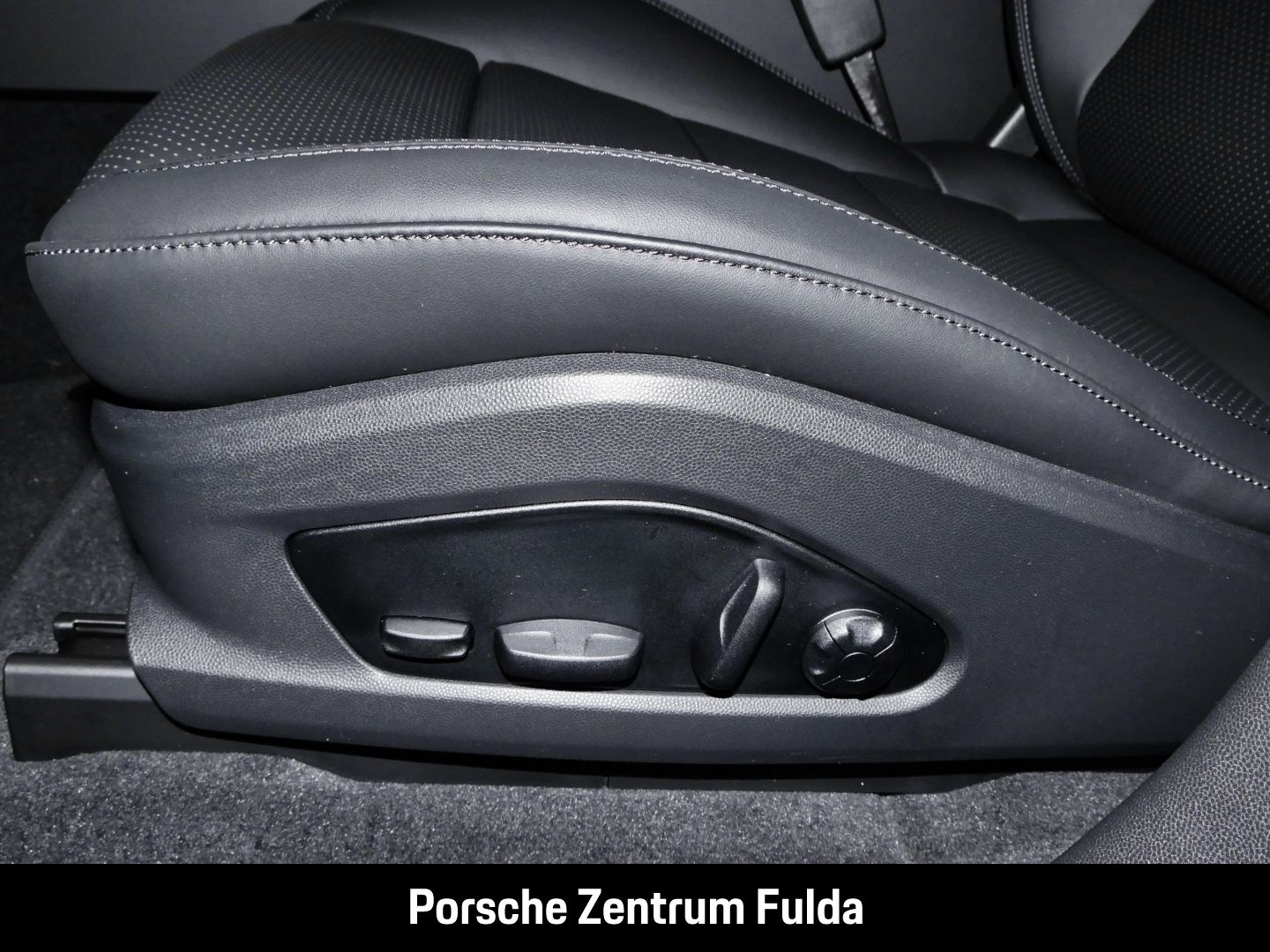 Porsche Macan 4 - Samsaru's Car Outlet