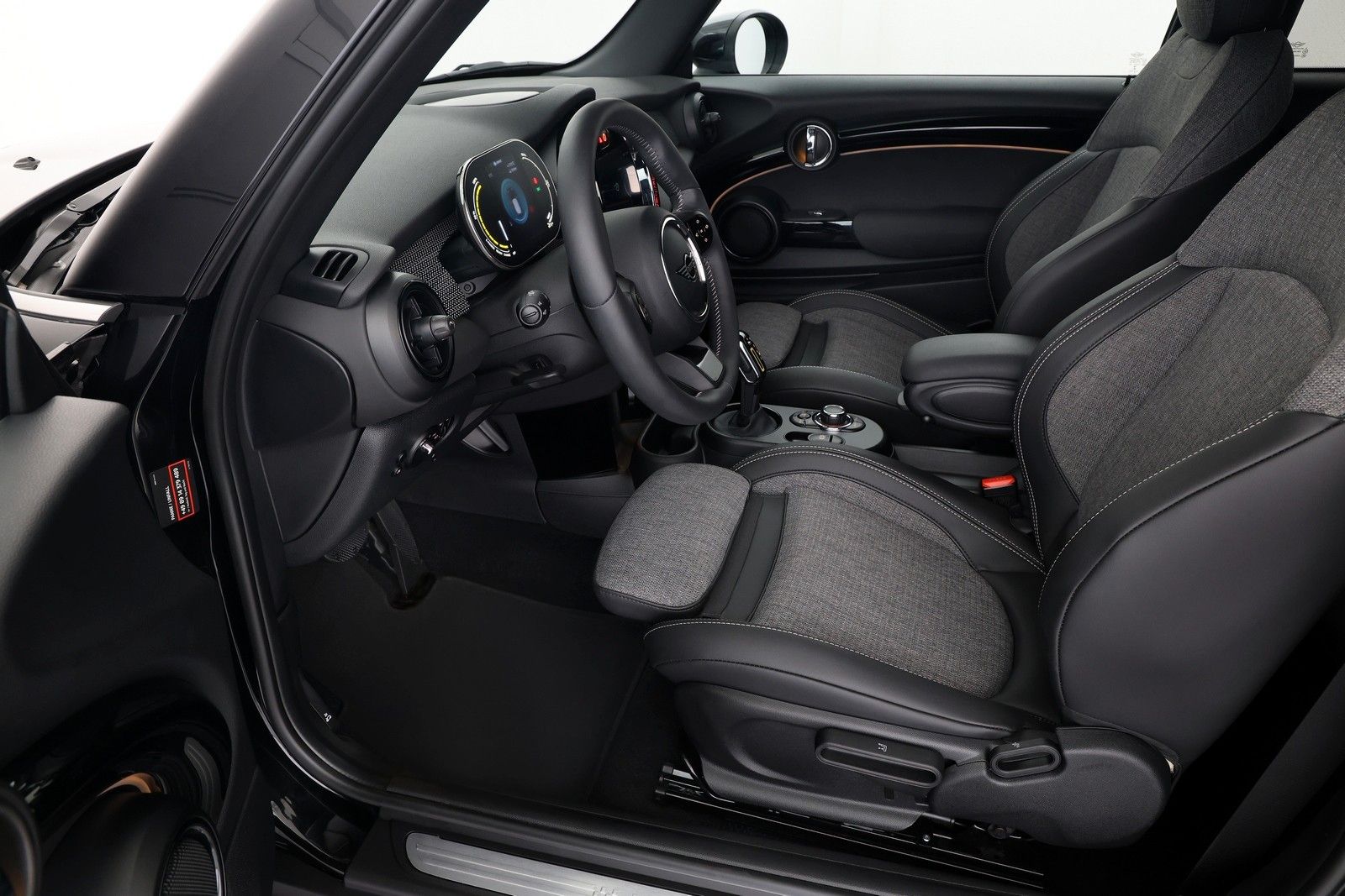 MINI COOPER SE Classic Trim Black - Samsaru's Car Outlet