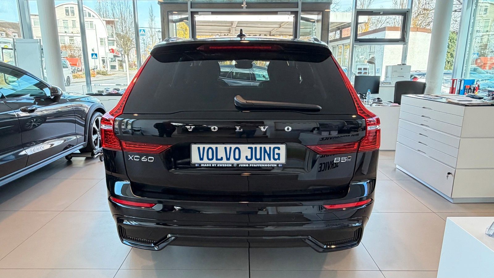 Volvo XC60 B5 Benzin Ultra Dark AWD/AHK/Luftfahrw./+++