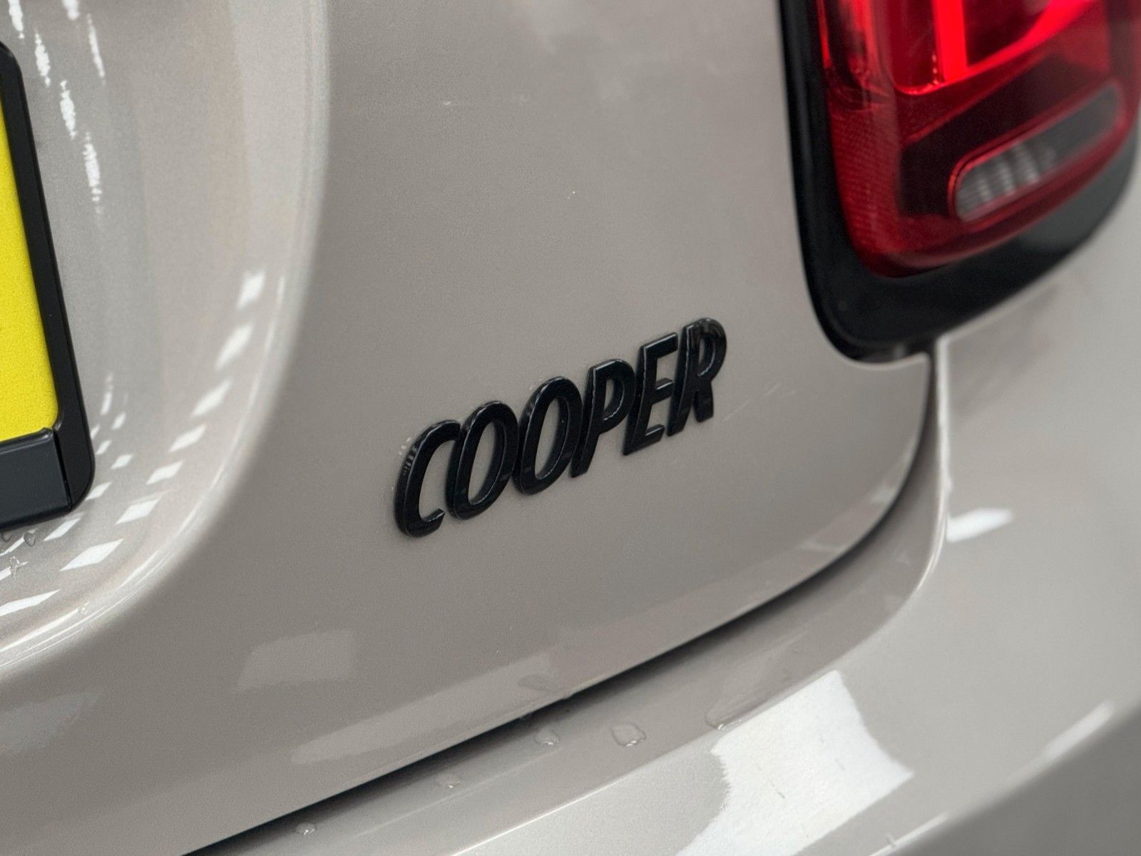 MINI Cabrio Cooper - Samsaru's Car Outlet