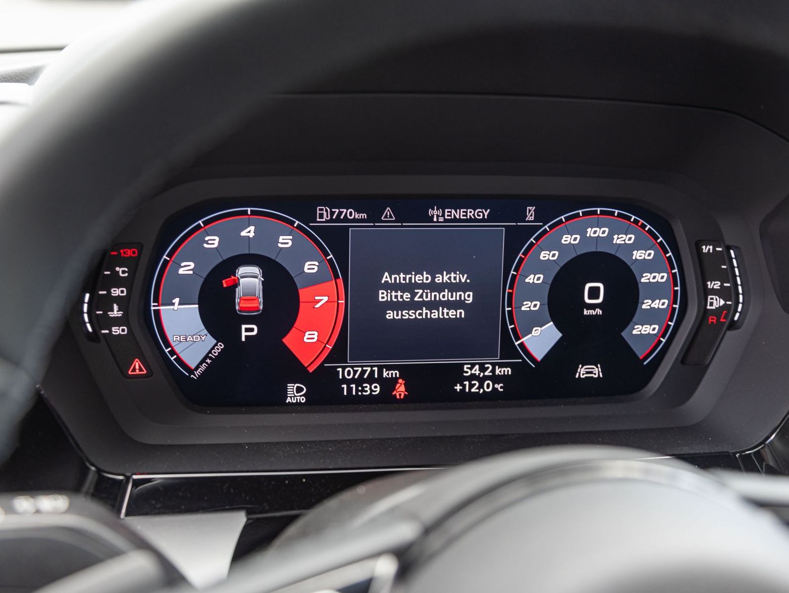 Audi A3 Sportback advanced 30TFSI Stronic LED GRA AHK