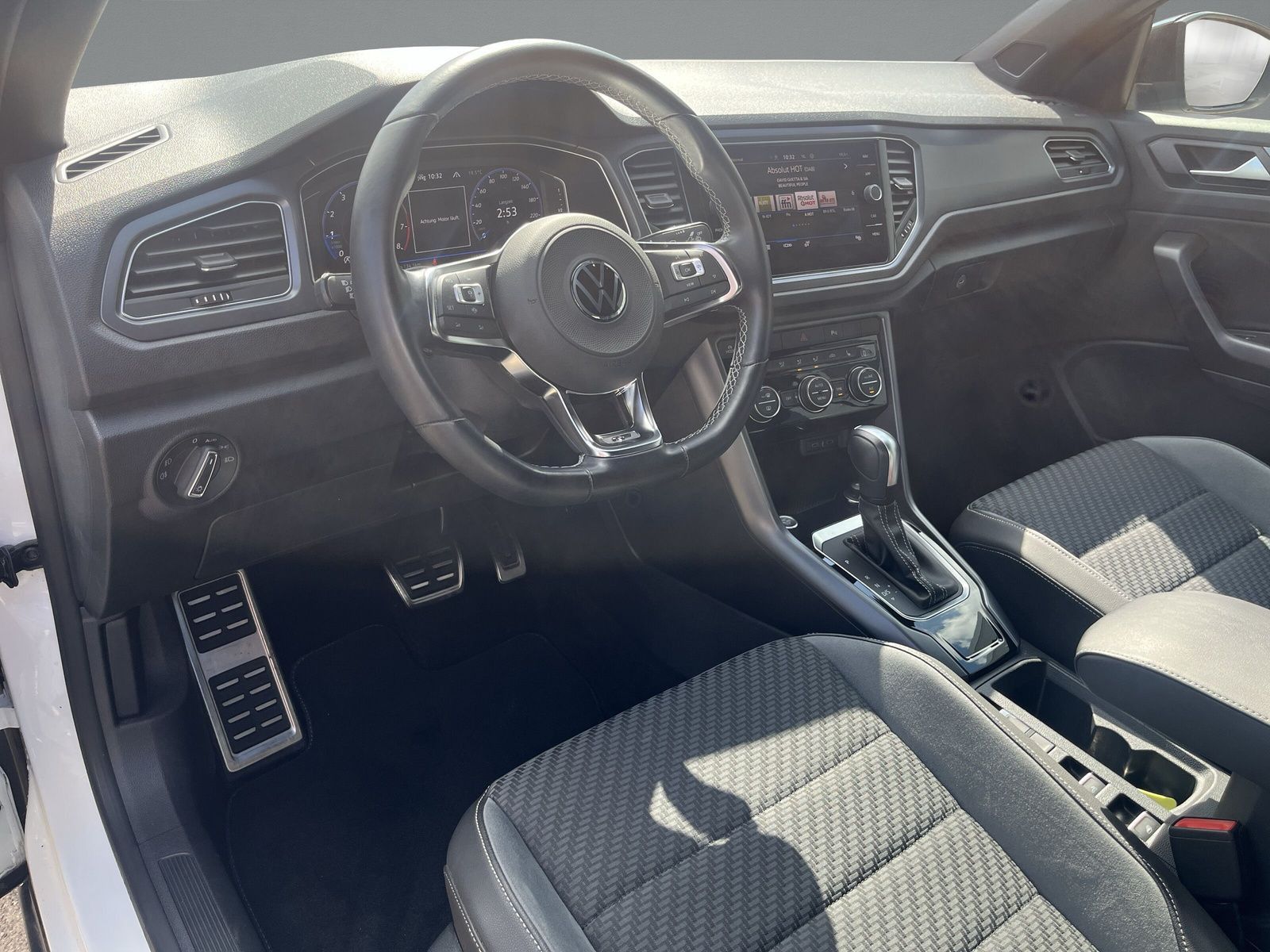 Volkswagen T-Roc R-Line - Samsaru's Car Outlet