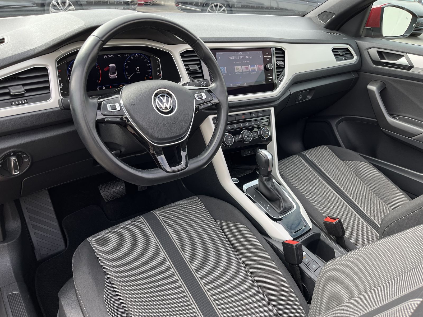 Volkswagen T-Roc Cabriolet 1.5 TSI DSG Style - Samsaru's Car Outlet