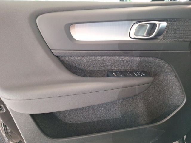 Volvo XC40 B3 Core AHK Allwetterreifen Navi Klimaautom