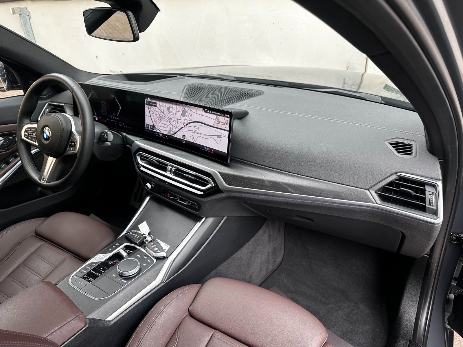 BMW 330d xDrive M Sport PANO*AHK*StandH*H&K*AdapLED