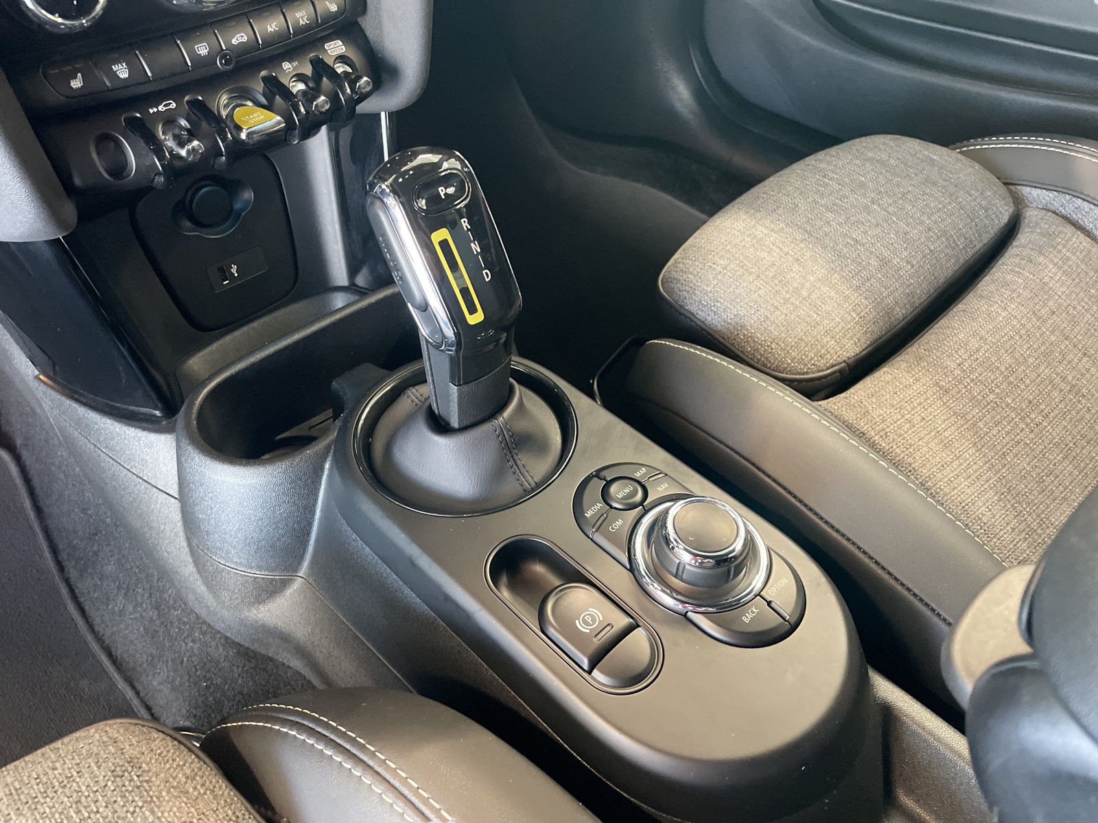 MINI Cooper SE - Samsaru's Car Outlet