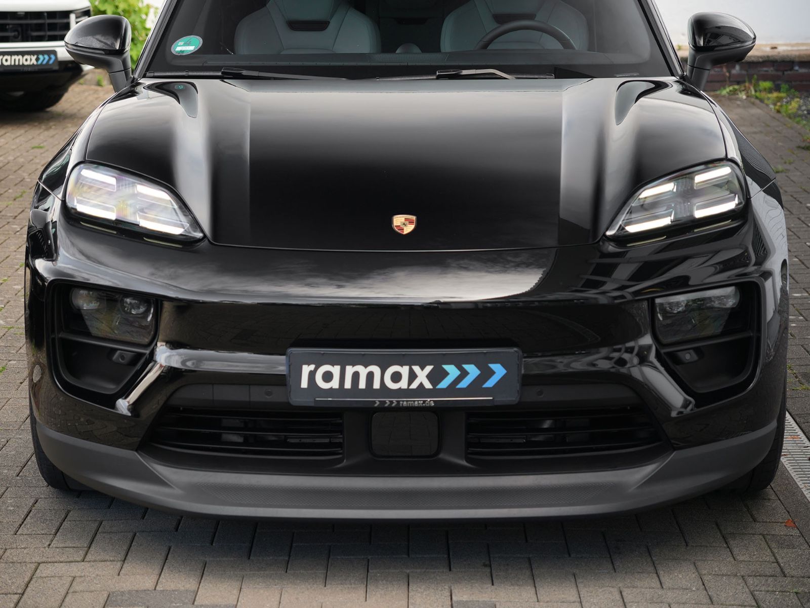 Porsche Macan 4 ACC-LUFTF.-PANO-BOSE-22"RS-LEDER KREIDE