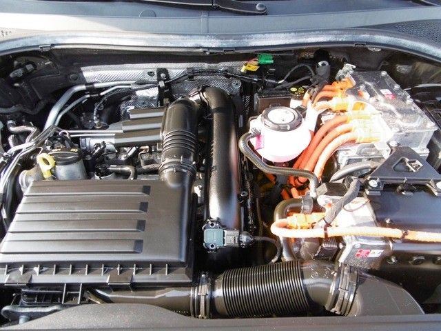 Volkswagen Tiguan 1.4 eHybrid Elegance - Samsaru's Car Outlet