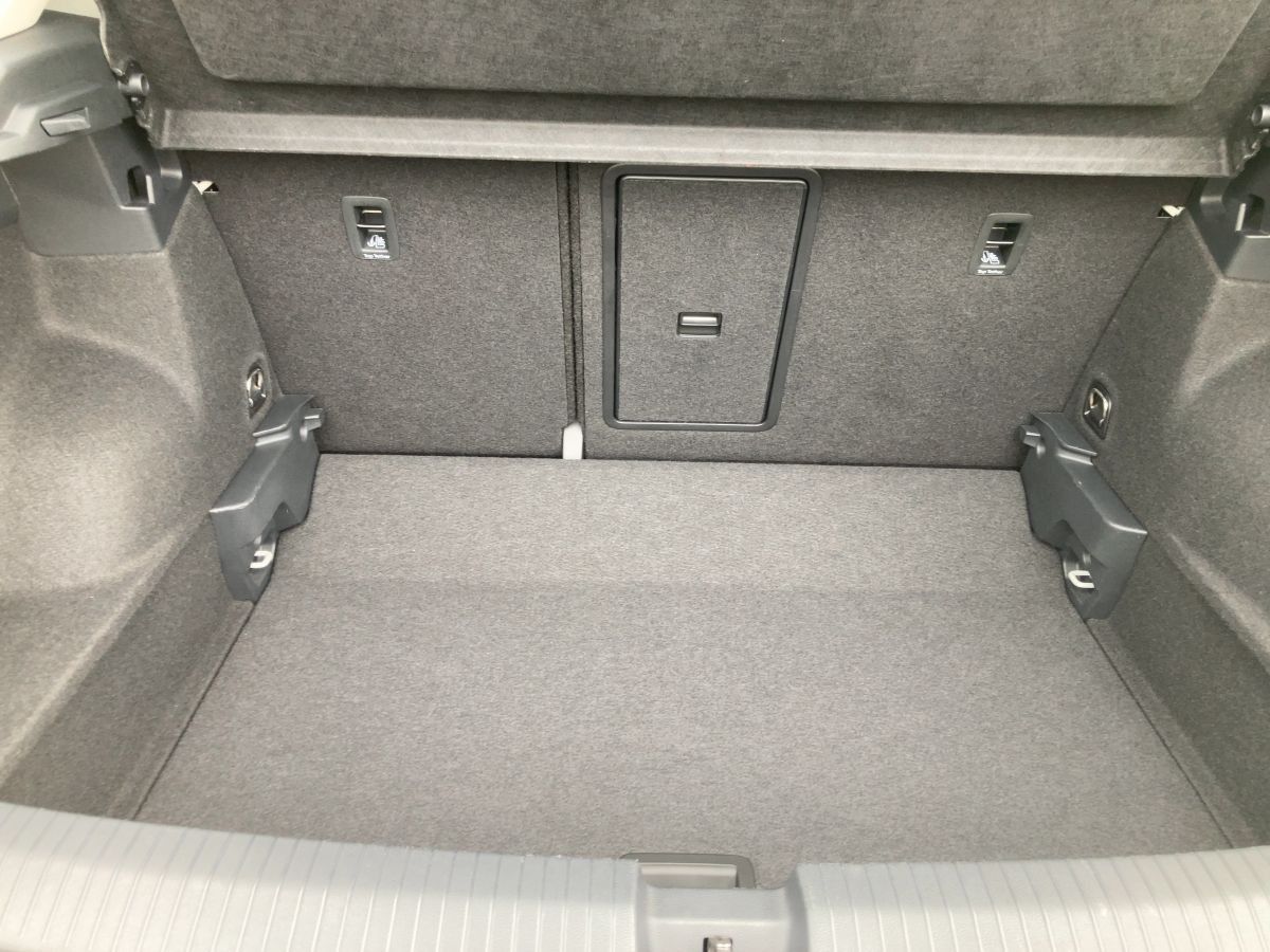 Volkswagen T-ROC 1.0 TSI LIFE - Samsaru's Car Outlet