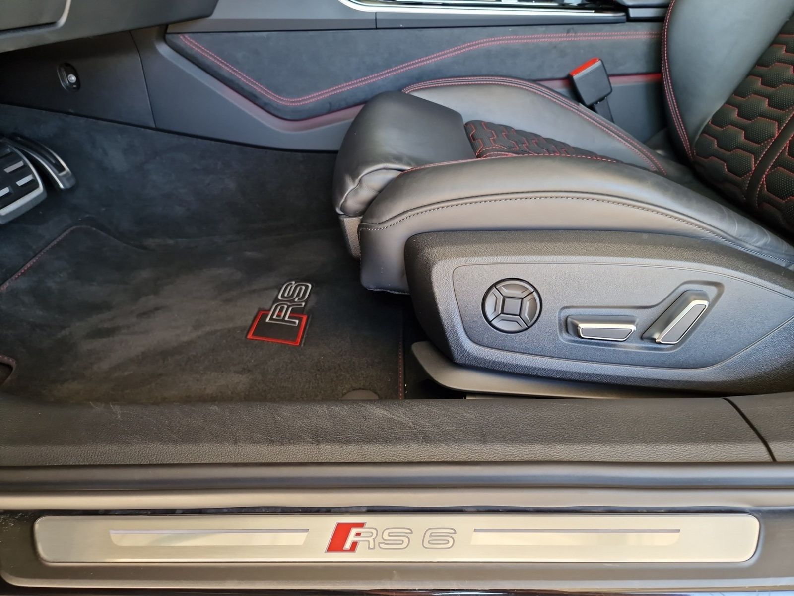 Audi RS6 Avant LASER RS-AGA STHZG 22" AHK RS-Sitz B&O