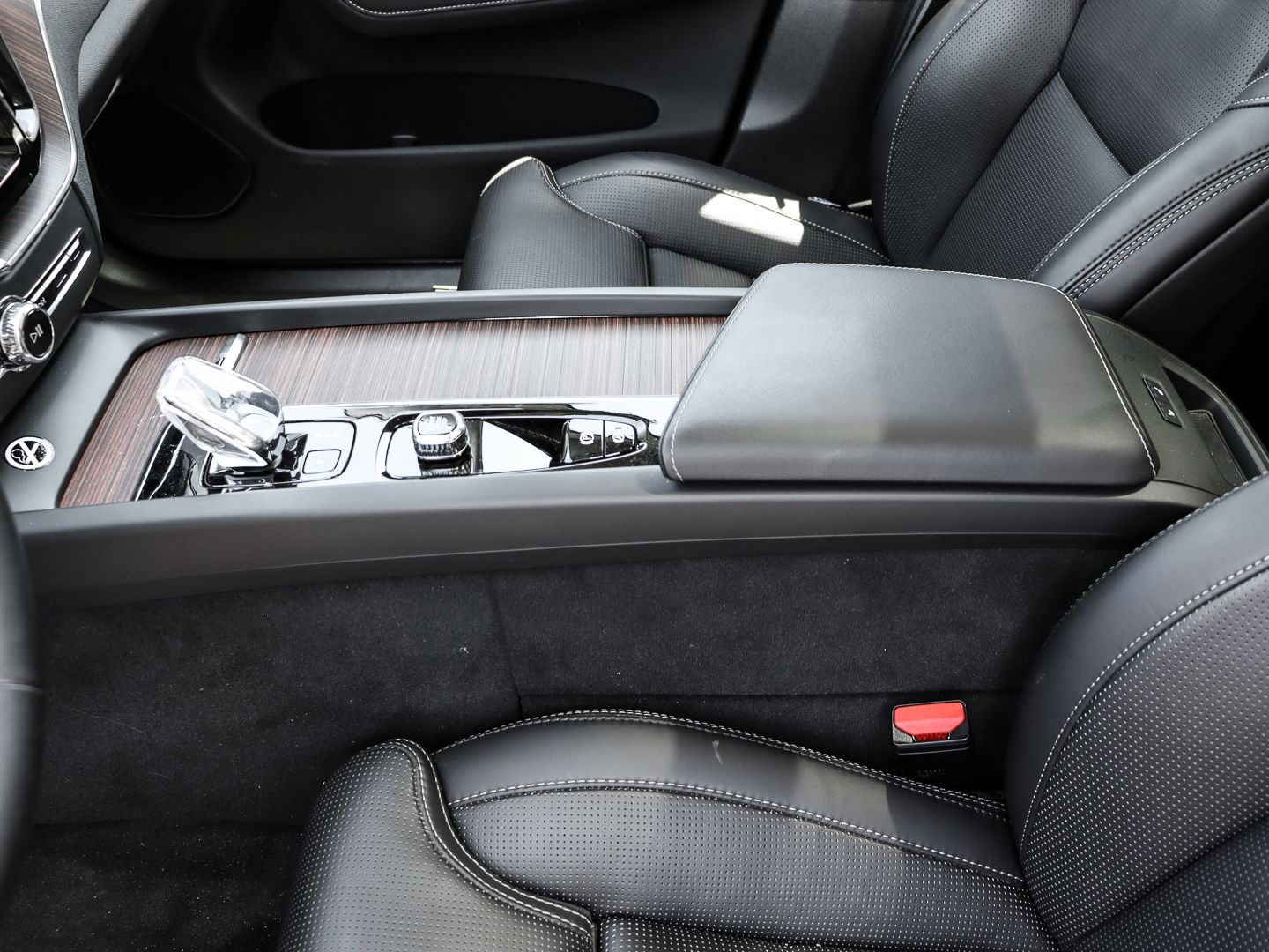 Volvo XC60 Plus Dark Recharge Plug-In Hybrid AWD T8 Tw