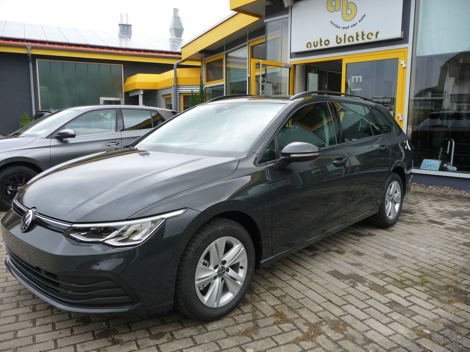 Volkswagen Golf VIII Variant Life - Samsaru's Car Outlet