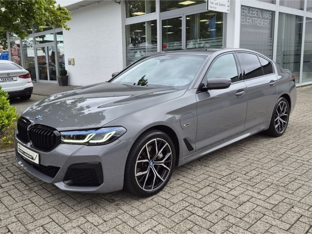 BMW 545 e xDrive M Sport/ACC/AHK/GSD/HUD/Sitzbelftg.