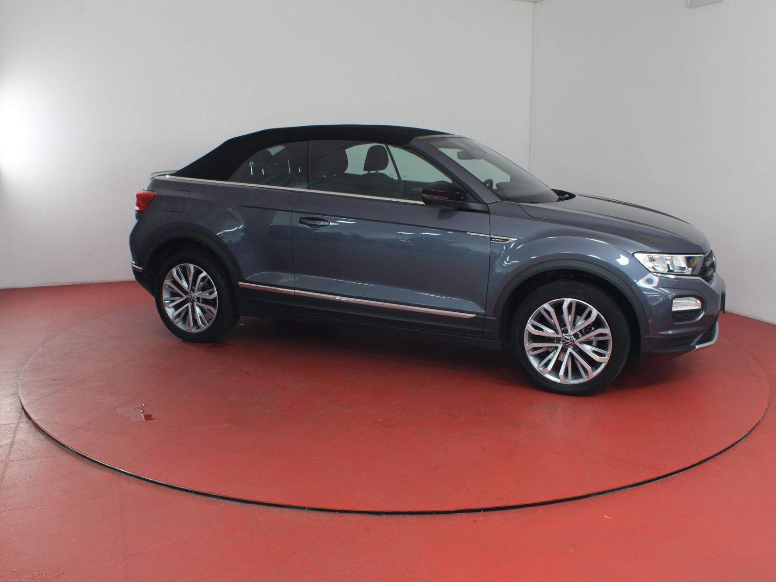Volkswagen T-Roc 1.0 TSI - Samsaru's Car Outlet