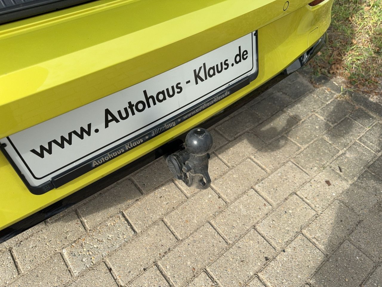 Volkswagen Golf VIII R-Line 2.0 TSI Allrad Black - Samsaru's Car Outlet