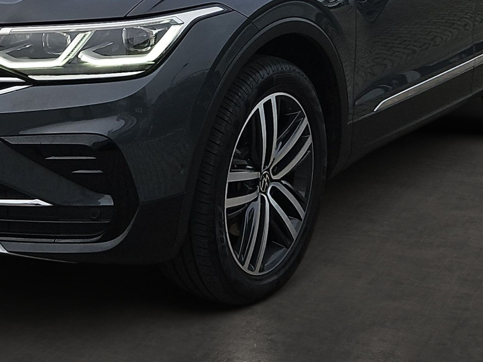 Volkswagen Tiguan 2.0 TDI Elegance 4Motion/NAVI/AHK/Matrix