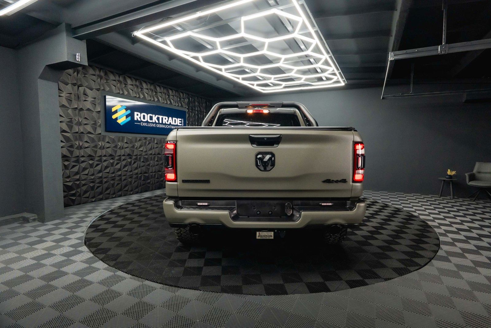 Dodge RAM 5.7 V8 HEMI 4x4 OFFROAD LONGBED RAPTOR Style