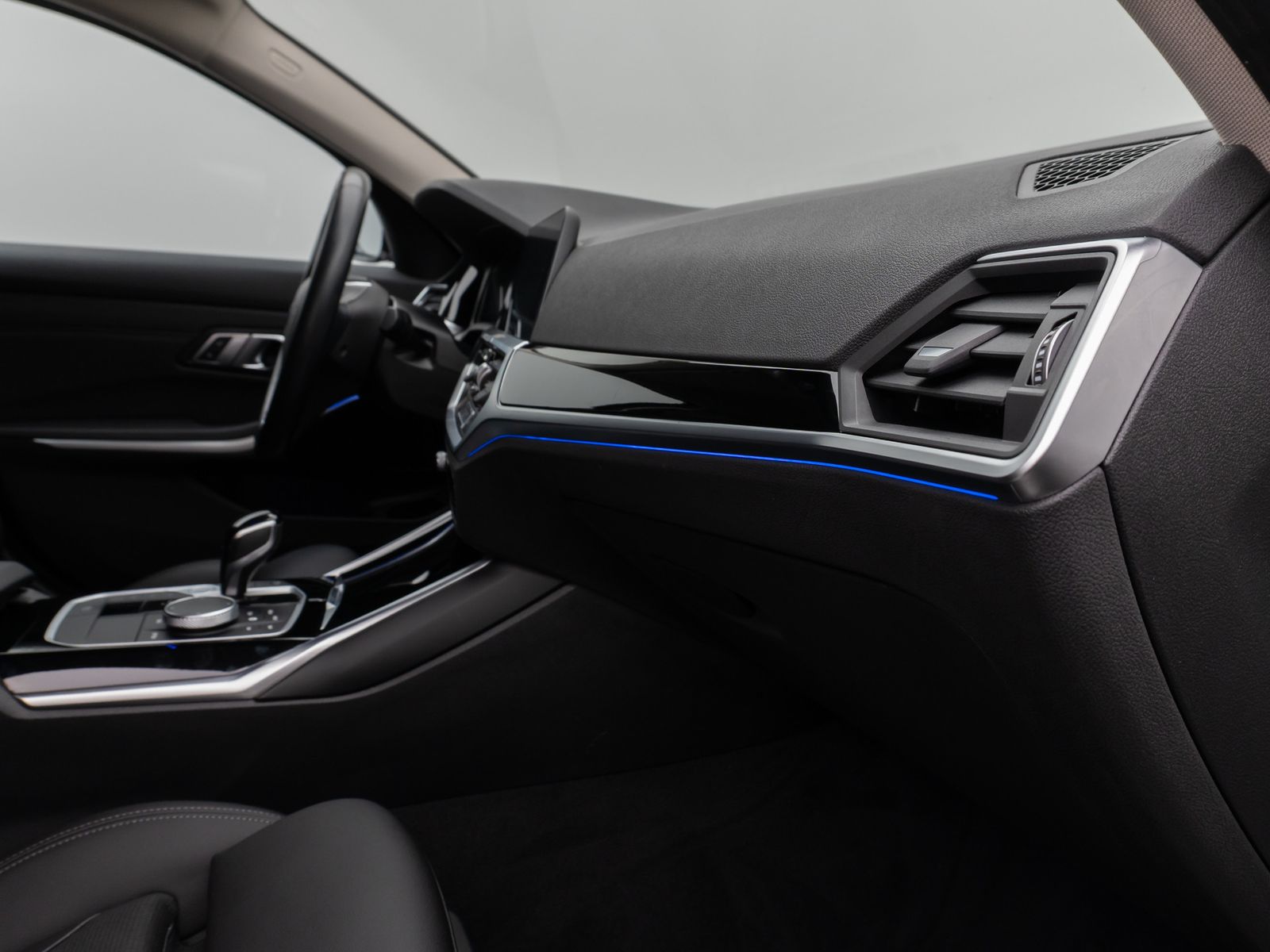 BMW 320d SportLine - Samsaru's Car Outlet