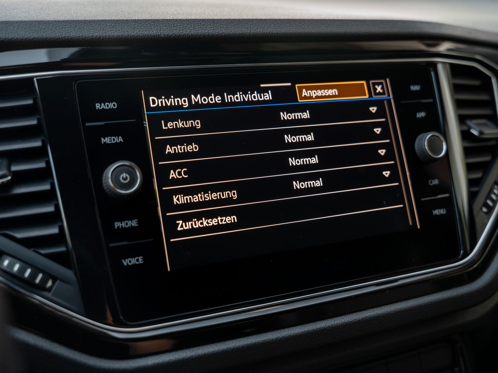 Volkswagen T-ROC Sport 1.5 TSI DSG - Samsaru's Car Outlet