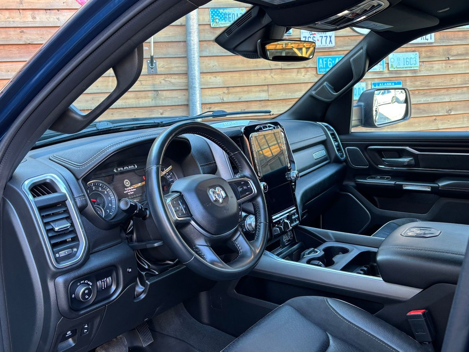 Dodge RAM 1500 Laramie 5,7L 4x4 AHK 12´´LED H&K LPG
