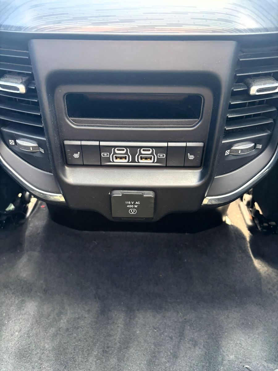 Dodge RAM 1500 4x4 Laramie 5.7l Crew Memory,Pano,Sound
