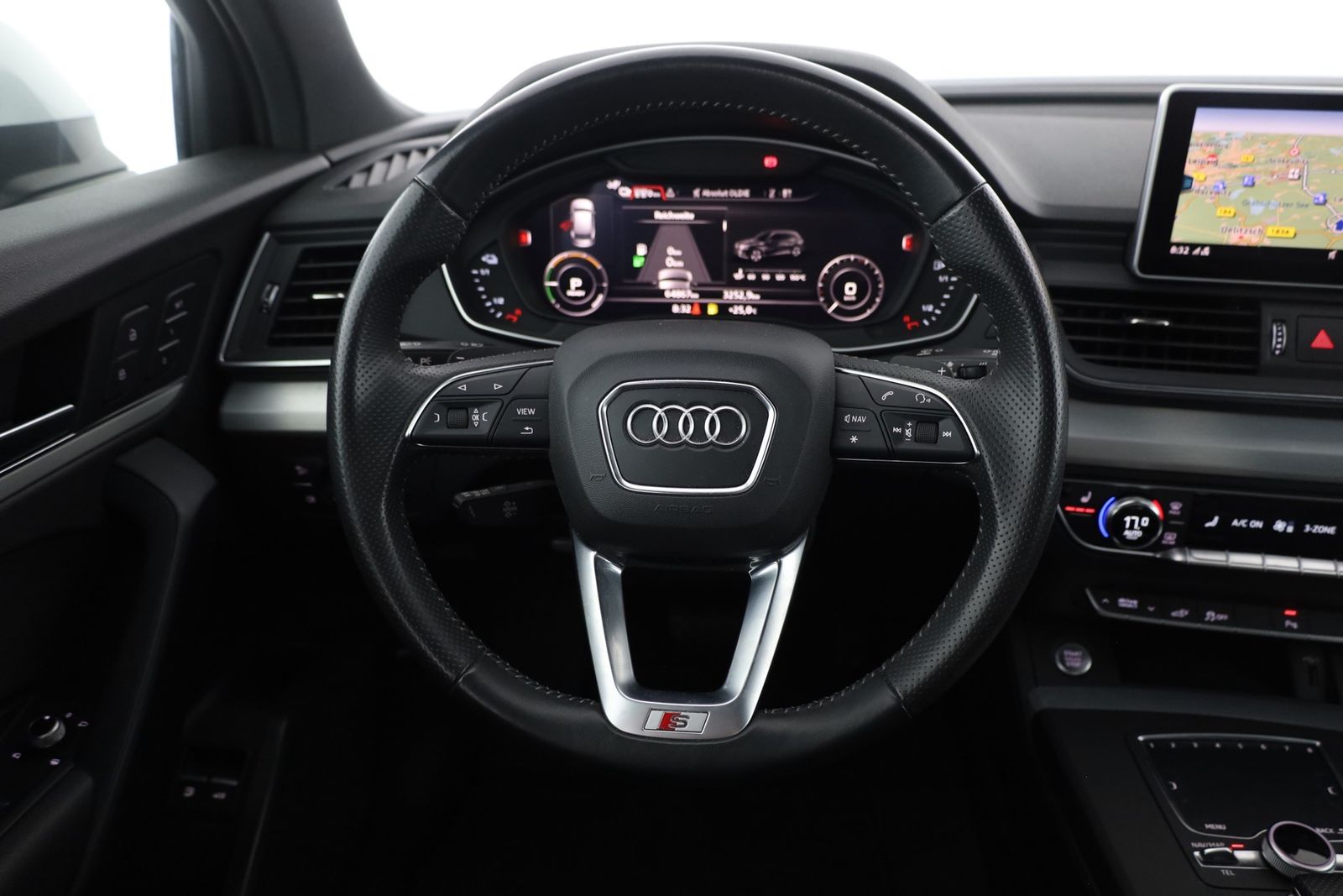 Audi Q5 55 TFSIe 2x S-Line quattro - Samsaru's Car Outlet