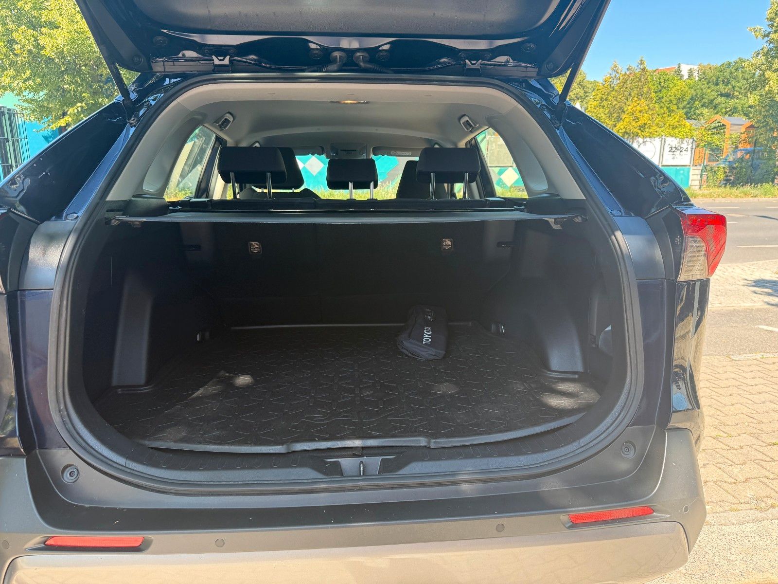Toyota RAV 4 RAV4 Hybrid 4x2 Business Edition - Samsaru's Car Outlet