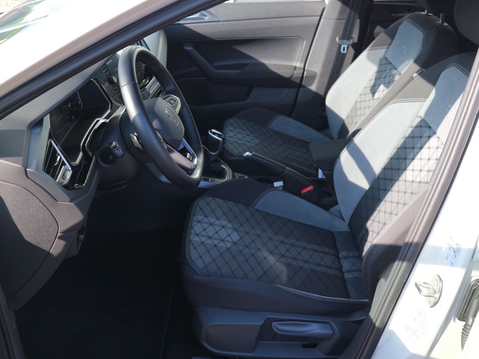 Volkswagen Taigo R-Line 1.5 TSI DSG - Samsaru's Car Outlet