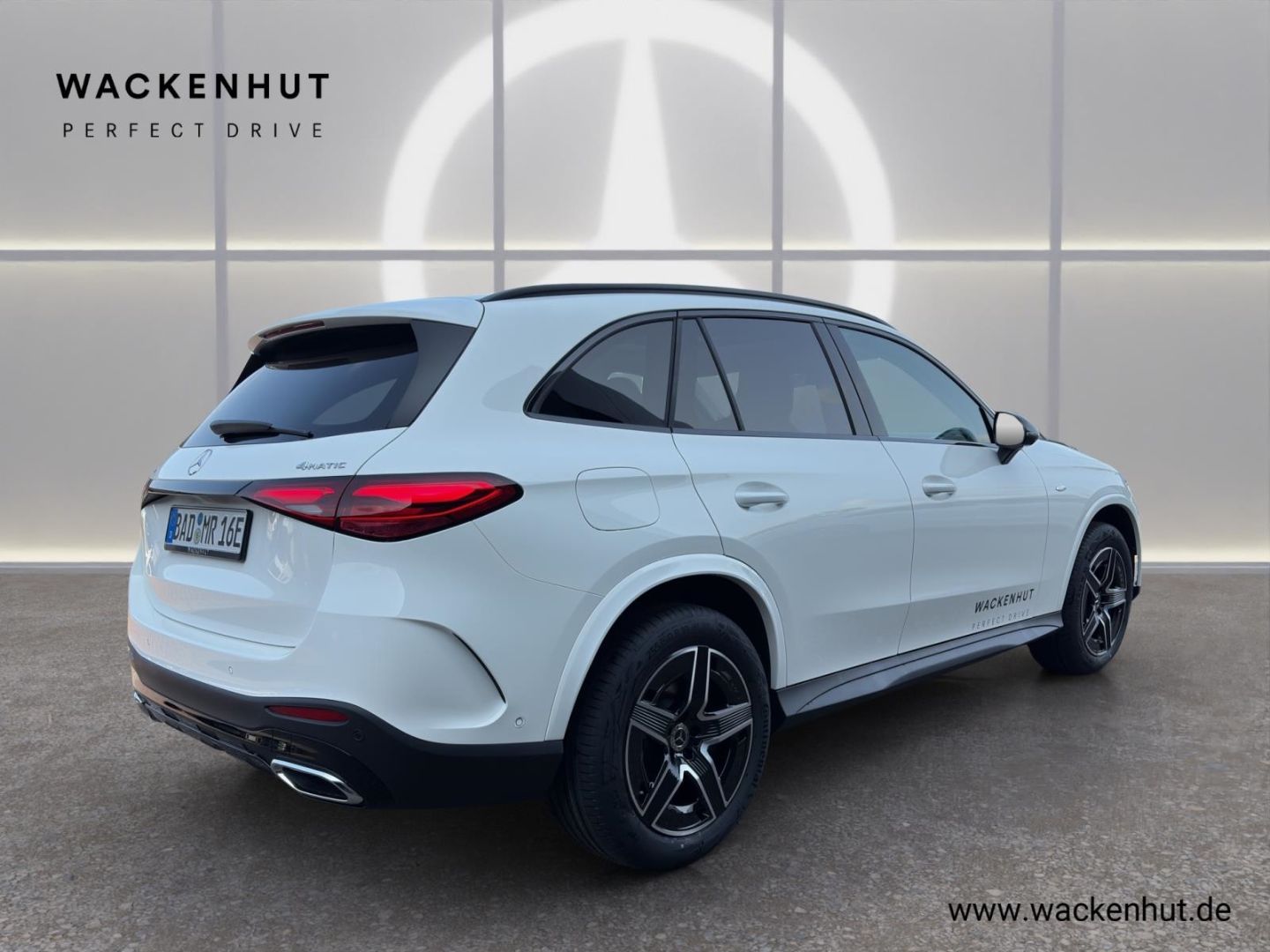 Mercedes-Benz GLC 300 e 4M EDITION AMG NIGHT PANO AHK DISTR 36