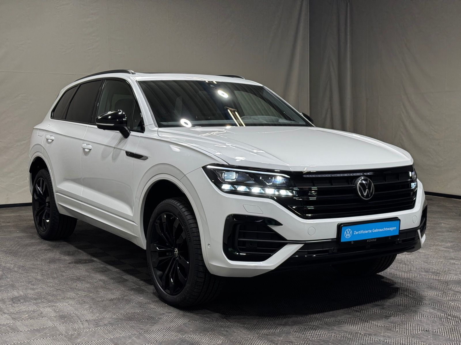 Volkswagen Touareg R-Line Black Style | MATRIX PANO LUFT