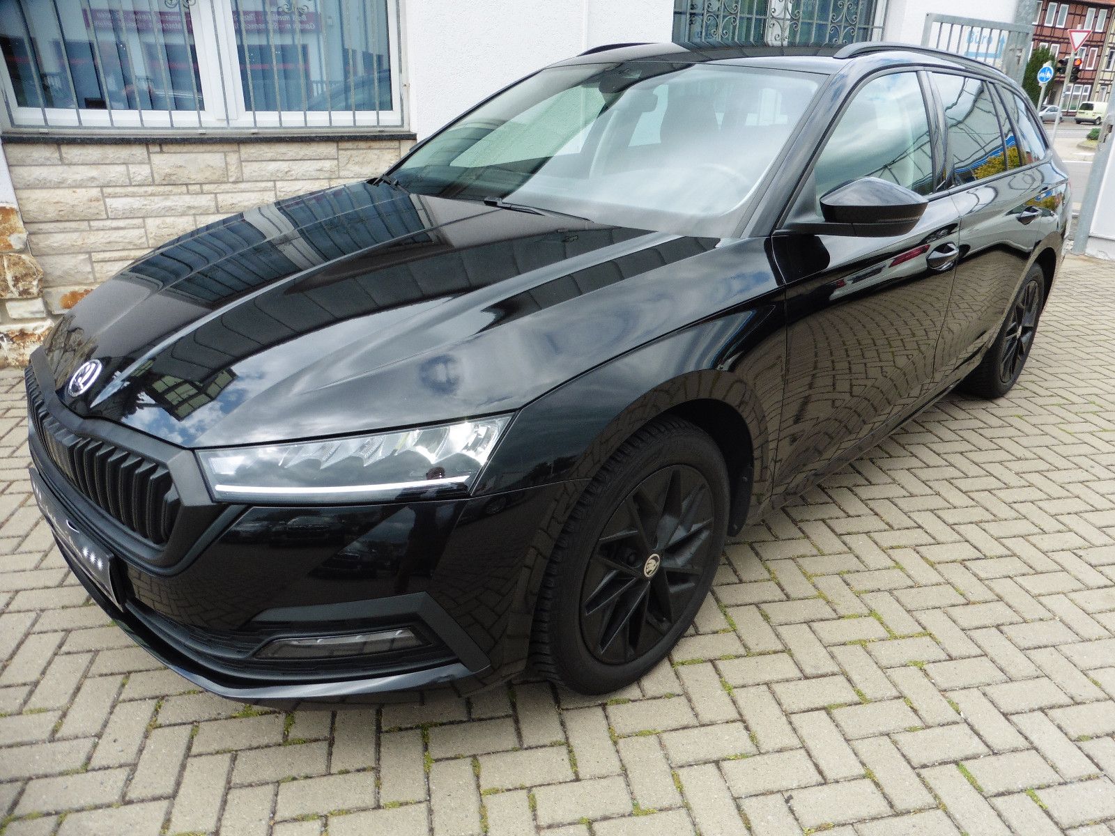 Skoda Octavia 1.0 Ambition - Samsaru's Car Outlet