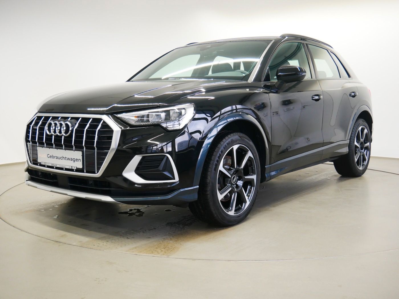 Audi Q3 45 TFSI quattro advanced - Samsaru's Car Outlet