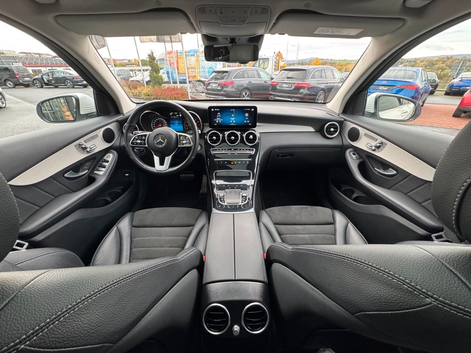 Mercedes-Benz GLC 200 4M AMG+Pano+Distr+StandH+AHK+360+HUD