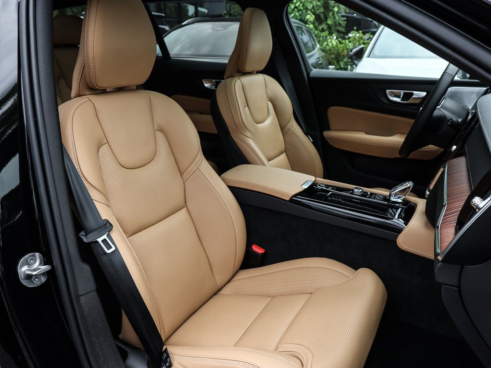 Volvo V60 T6 Recharge AWD Ultra Dark NP:80.480,-/MASSA