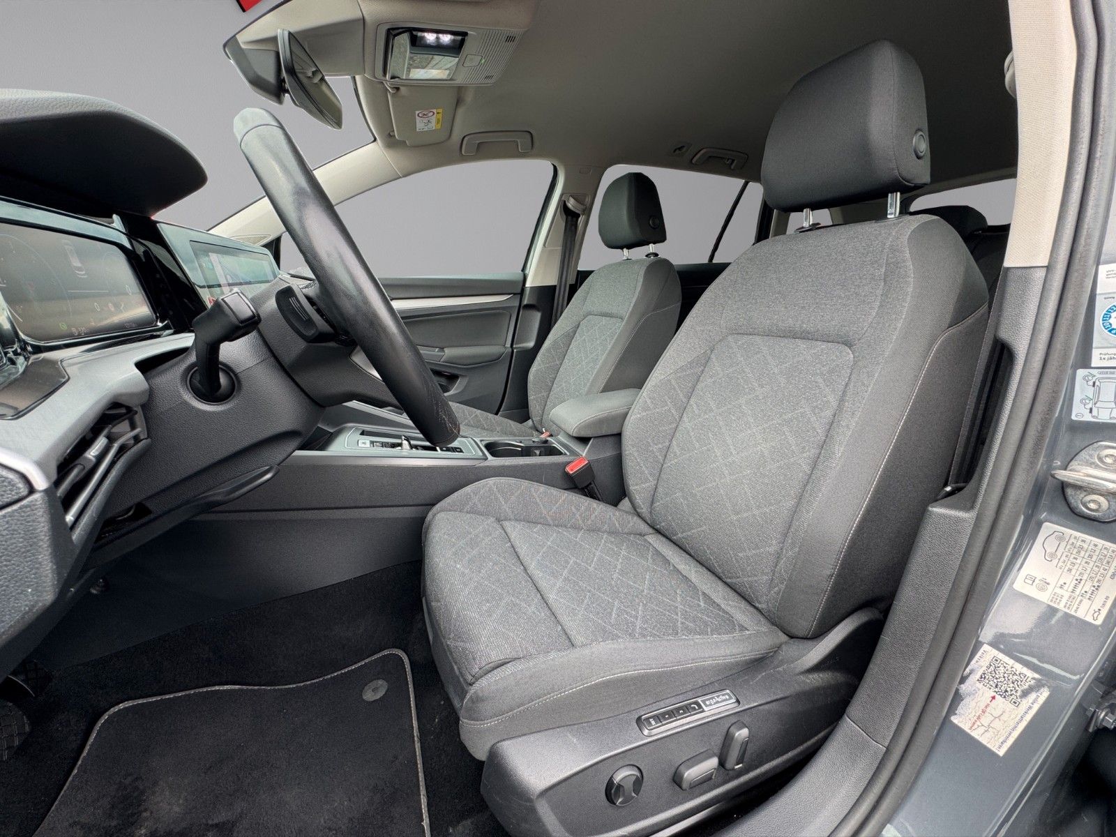 Volkswagen Golf VIII 2,0TDI DSG Var Life - Samsaru's Car Outlet