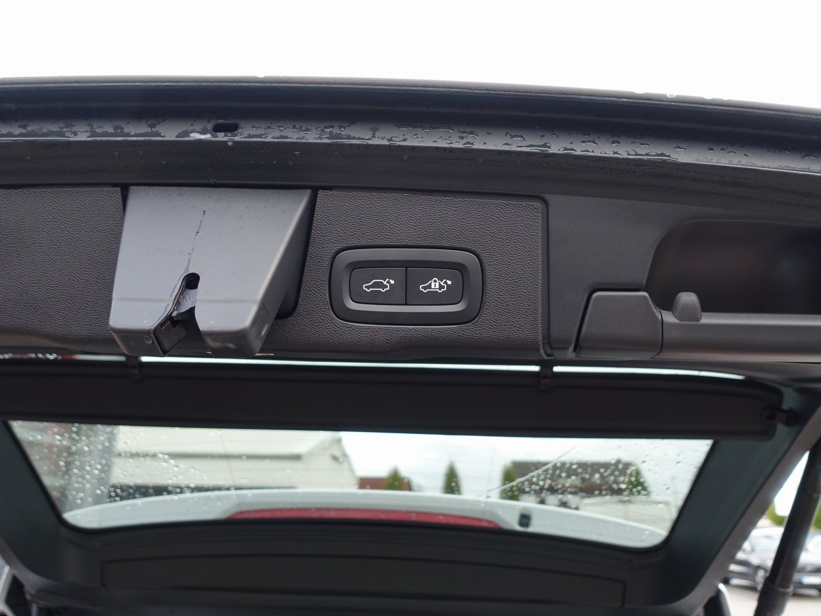 Volvo XC60 Plus B5 AWD/Four-C/AHK/HeadUp/360°Cam/Pano