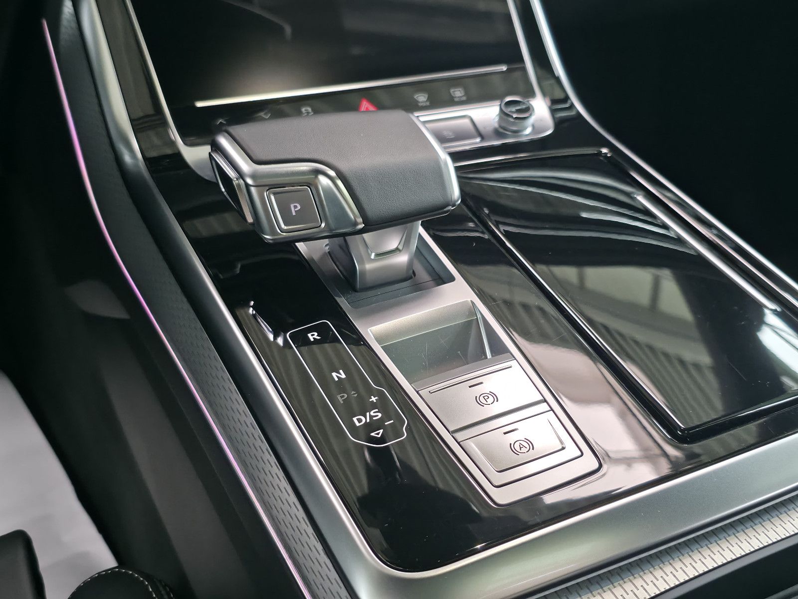 Audi Q8 60 TFSI e quattro - Samsaru's Car Outlet