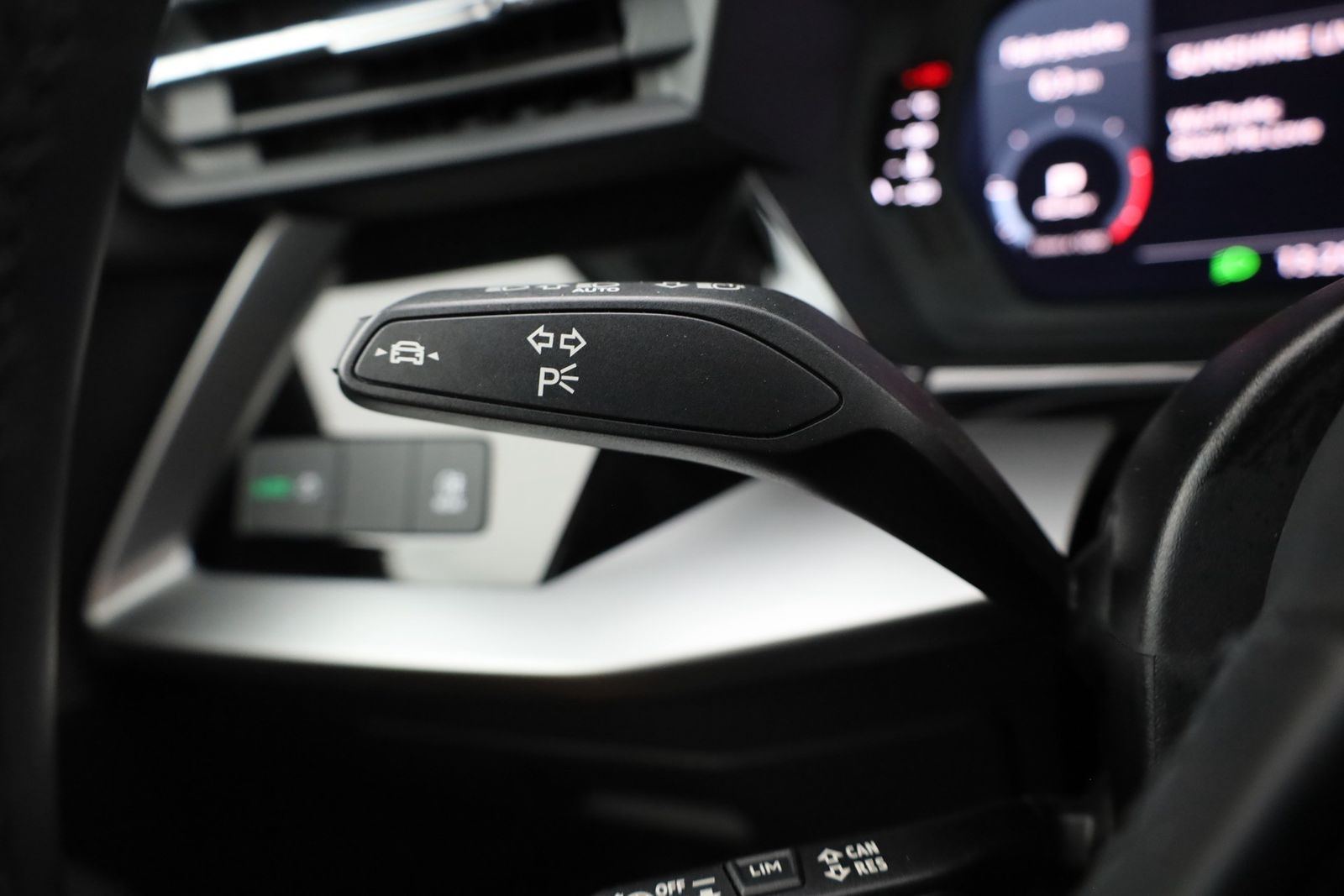 Audi A3 35 TDI S-Tronic Limousine LED Navi AHK Tempo