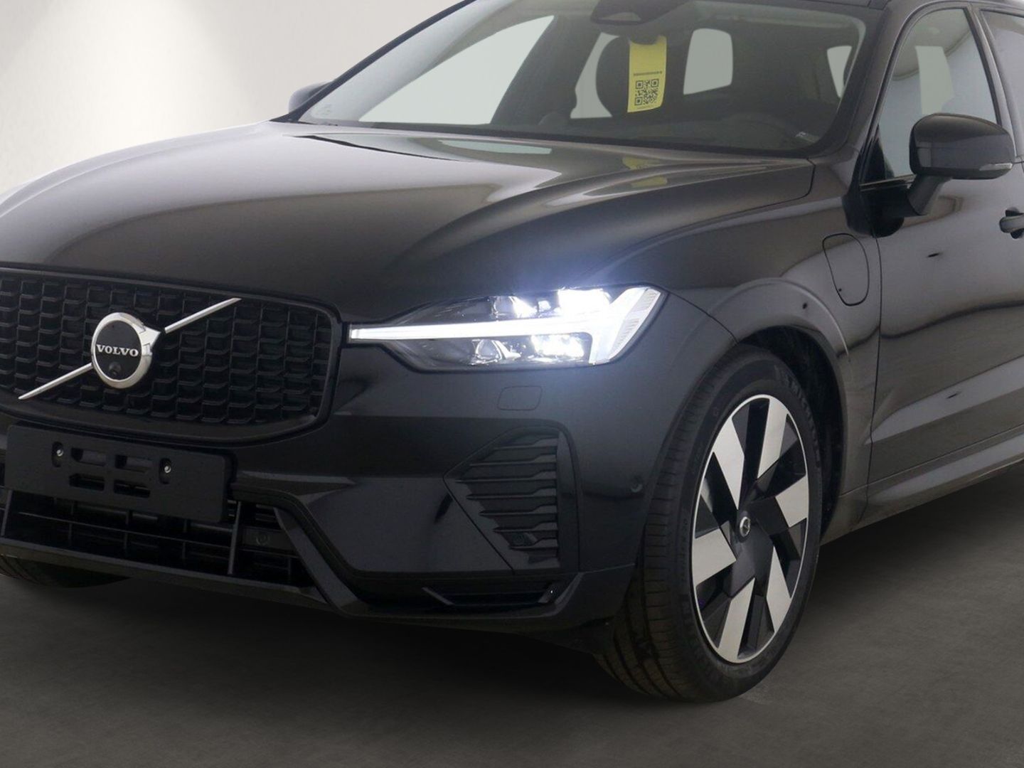 Volvo XC60 T6 Ultra Dark Recharge Plug-In Hybrid AWD - Samsaru's Car Outlet