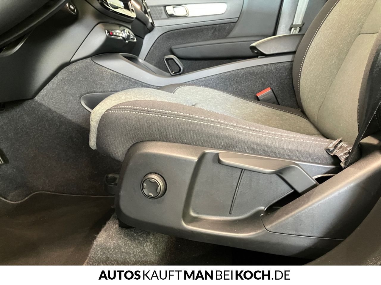 Volvo XC40 B3 DKG Core AHK LED SHZ/LHZ NAVI PDC/CAM!