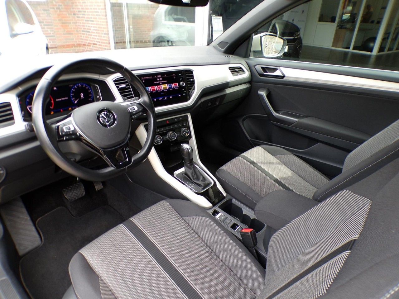 Volkswagen T-ROC CABRIOLET 1.5 TSI - Samsaru's Car Outlet